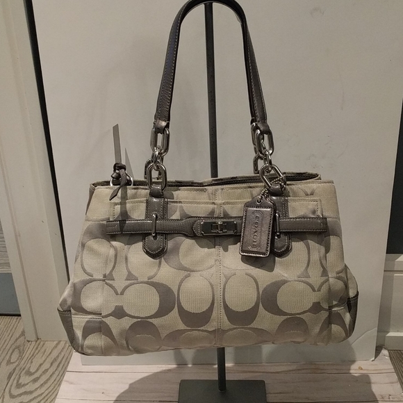 Beautiful grey bag by Coach πΈπ
